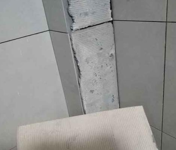 丰县瓷砖空鼓维修公司分享下厨房瓷砖脱落的补救措施。